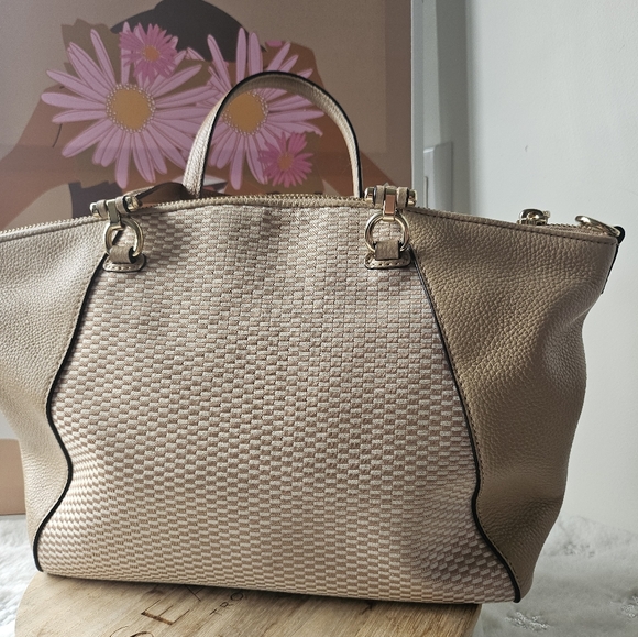 Coach (Beige) - Picture 4 of 7